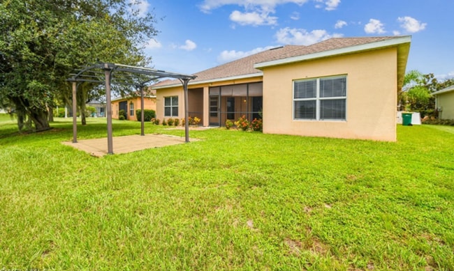 Building Photo - 2760 Suncoast Lakes Blvd