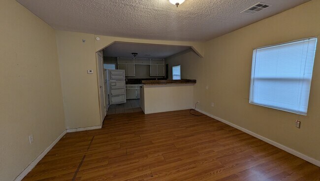 Building Photo - 902 N McKinley Ave