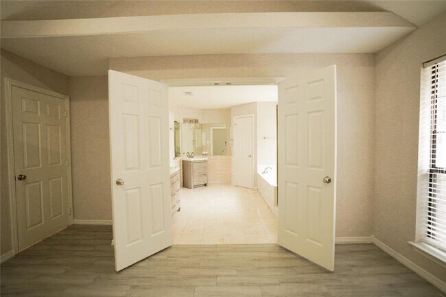 Building Photo - 14106 Glen Canon Ln