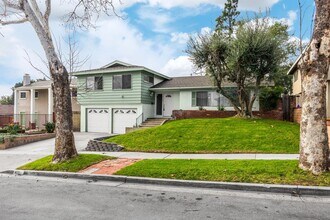 Building Photo - Tri Level 4 bedroom plus Family Room in Yorba Linda