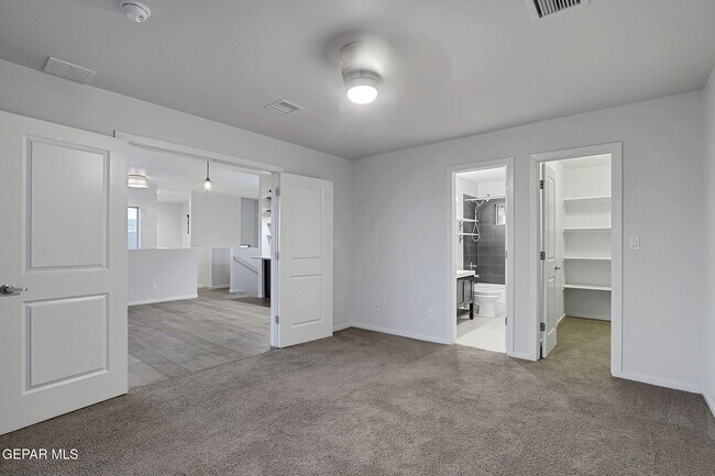 Building Photo - 4016 Camelot Heights Dr