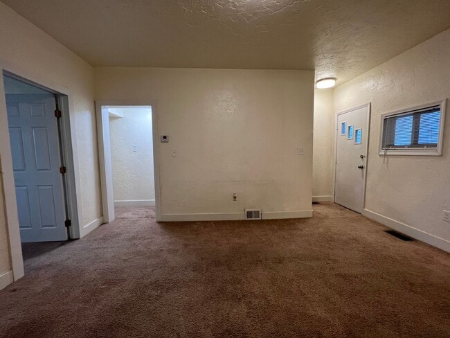 Building Photo - 3BR house in Southside Slopes