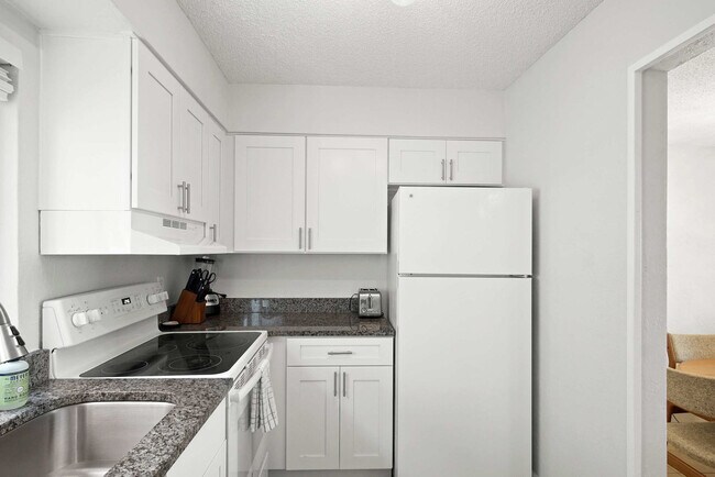 Building Photo - 1404 N Atlantic Ave