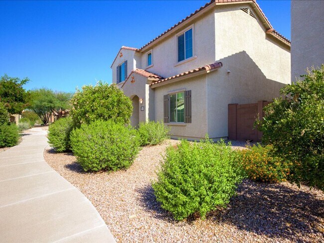 Building Photo - 4 Bedroom, 2.5 Bath COMMUNITY POOL!