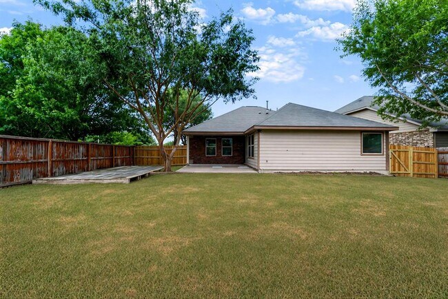 Building Photo - 111 Sandstone Trail