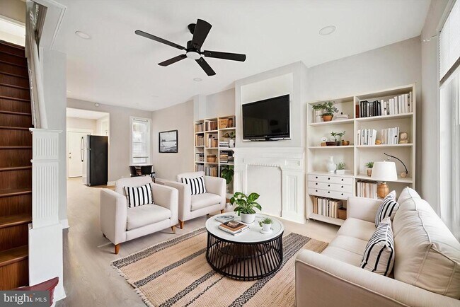 Building Photo - 5517 Jane St