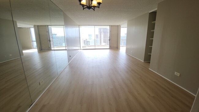 Building Photo - 469 Ena Rd