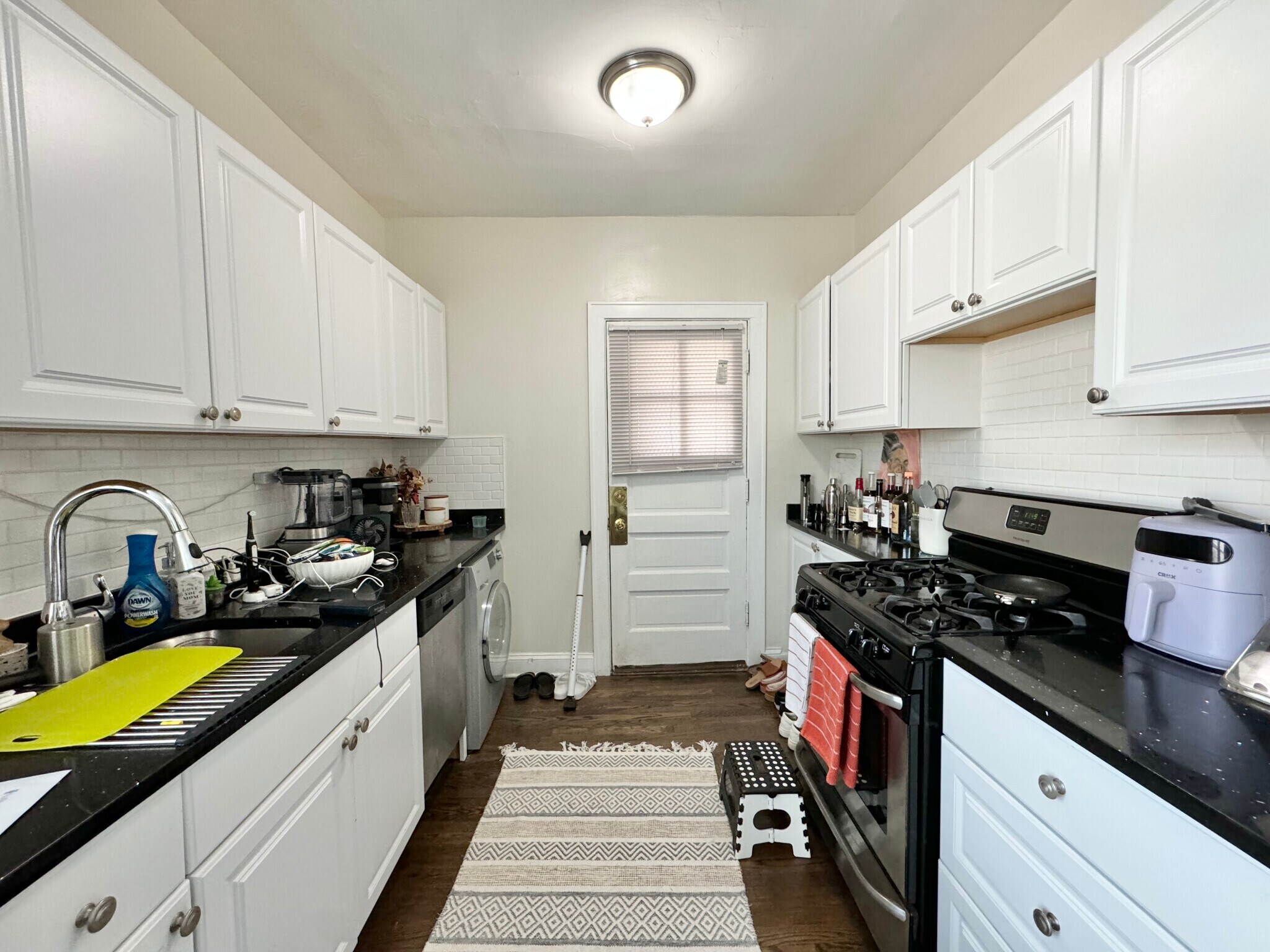 Building Photo - 3825 N Greenview Ave