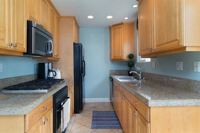 Building Photo - Lovely & Spacious Clairemont Home!  3BD/2BA w/ Pool & Hot Tub! Only - $5,495/mo