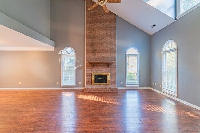 Building Photo - Beautiful 4-bedroom 2.5 bath home in desirable Brownes Ferry subdivision