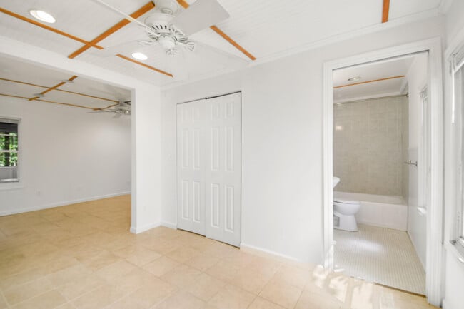 Building Photo - 310 Columbia Dr