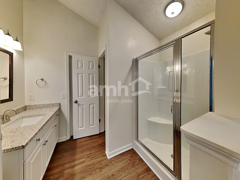 Building Photo - 18 Ludwick Ln