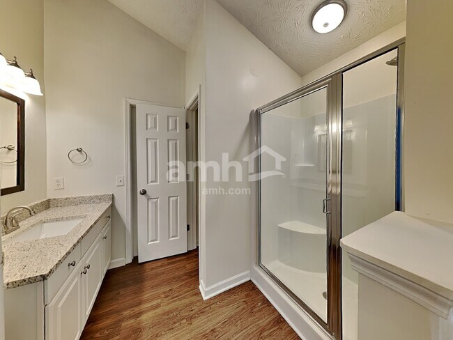 Building Photo - 18 Ludwick Ln