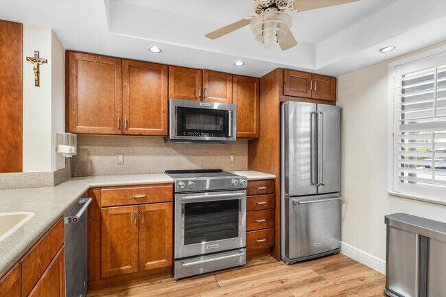 Building Photo - 911 Gardenia Dr