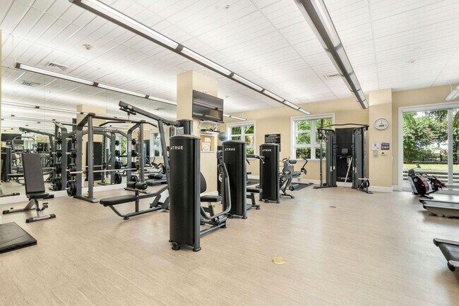 Building Photo - 403 S Sapodilla Ave
