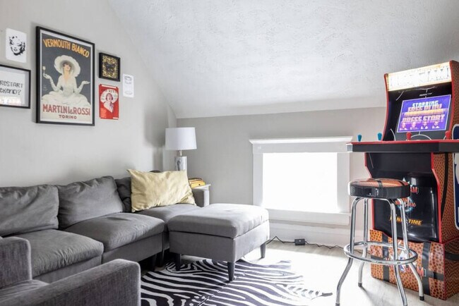 Building Photo - 6011 Ellen Ave