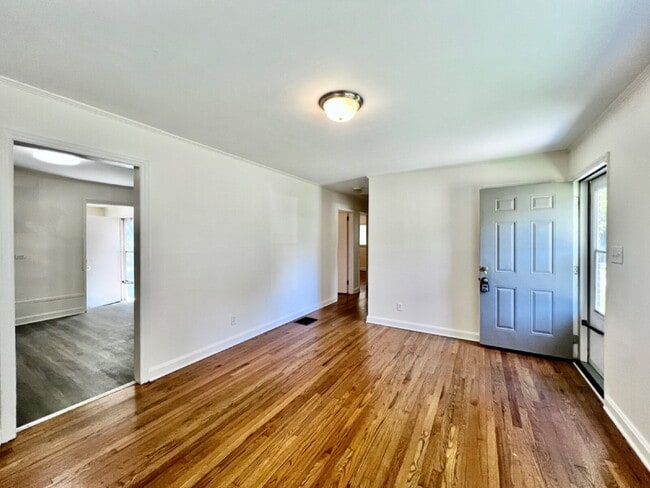 Building Photo - Updated Home in Convenient Location