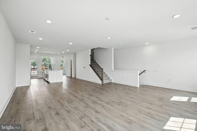 Building Photo - 10834 Cedar Ave