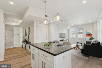 Building Photo - 137 E Spring Ave