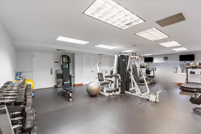 Building Photo - 209 N Birch Rd