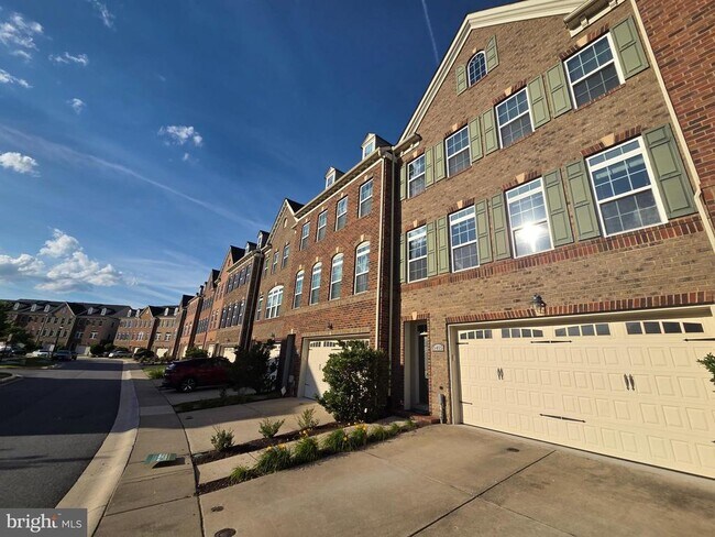 Building Photo - 5415 Stream Bank Ln