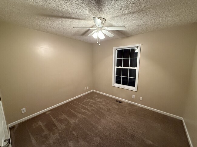 Building Photo - 1512 Barrywood Cir W