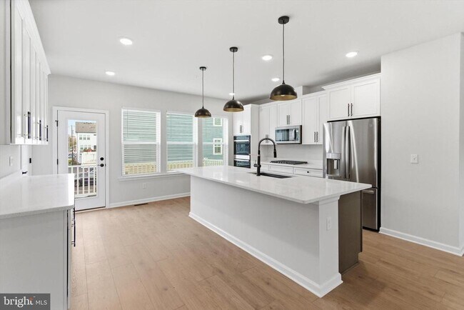 Building Photo - 4 Barton Ave