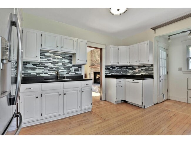 Building Photo - 2122 Temple Ct