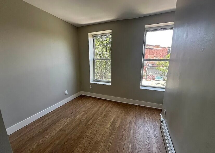 Building Photo - 818 Macdonough St