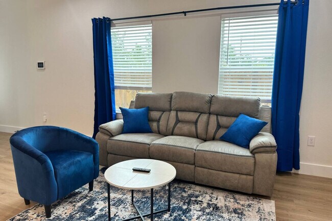 Building Photo - 929 Marjorie St