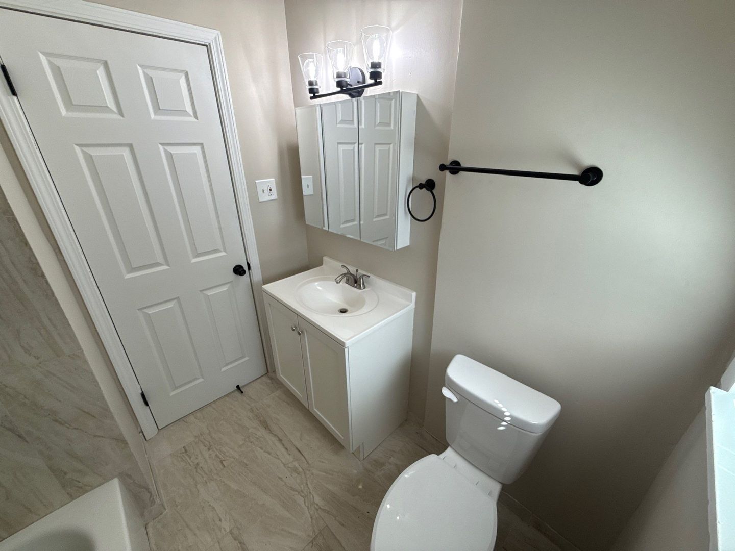 Building Photo - Fully Renovated 3-Bedroom Home – Move-In R...