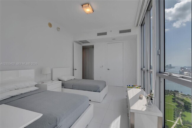 Building Photo - 1100 Biscayne Blvd