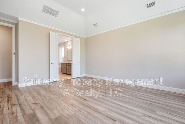 Building Photo - 1140 Huckleberry St