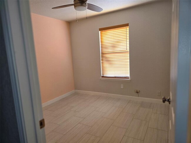 Building Photo - 137 Prairie Springs Cove