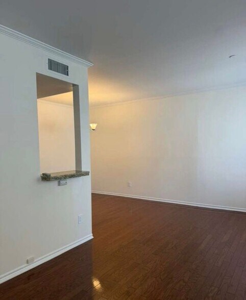 Building Photo - 4523 Woodman Ave