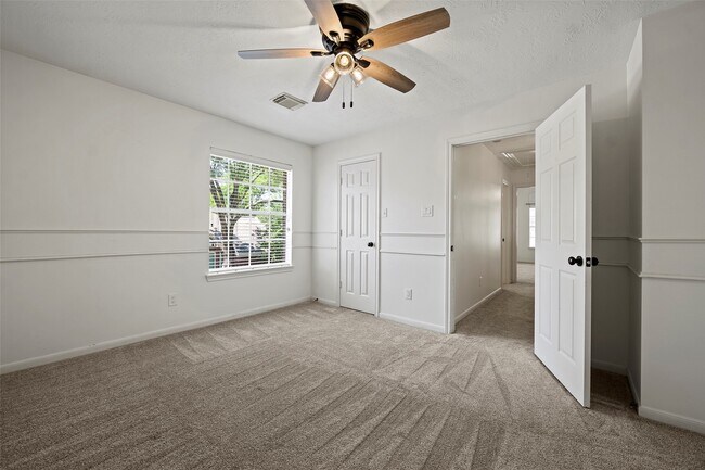 Building Photo - 15106 Vista Heights Dr