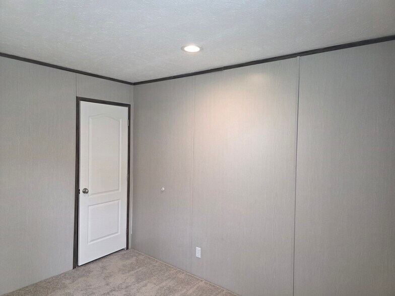 Building Photo - 4049 Trout Ln