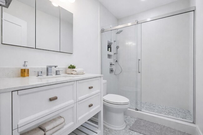 Building Photo - 145 Halladay St