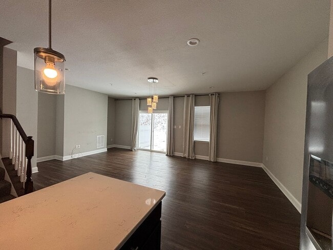 Building Photo - Beautiful Townhome in Washington! - 2 Bedroom