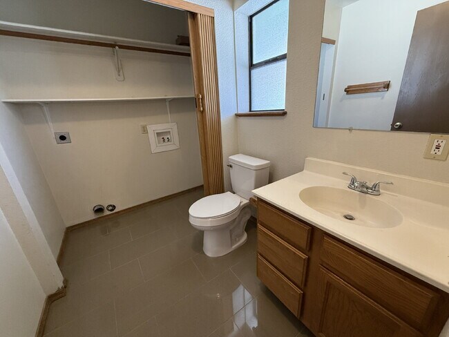 Building Photo - 2 bed 2.5 bath great location BHCRENT.COM to schedule a viewing