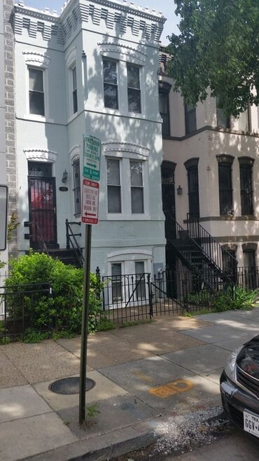 Building Photo - 735 6th St NE