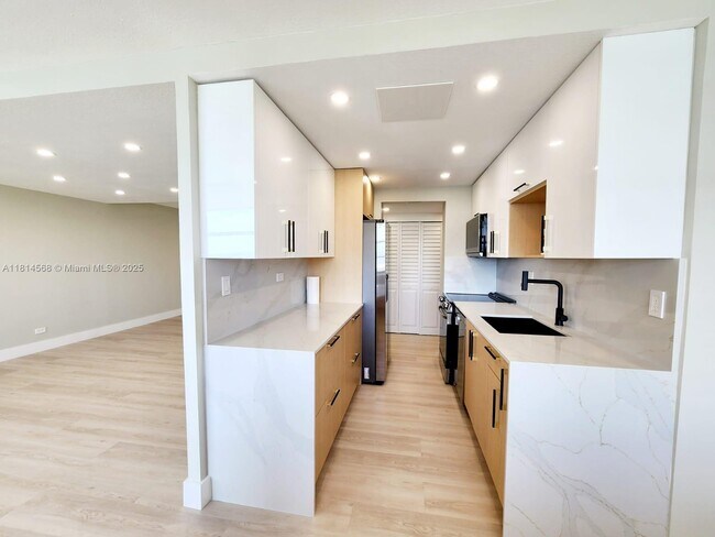 Building Photo - 250 174th St