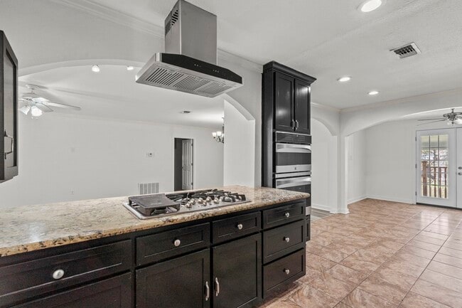 Building Photo - 1132 18th Ave N