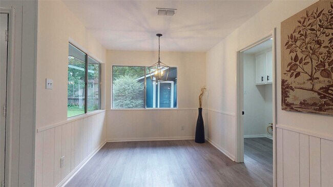 Building Photo - 811 Devonport Ln