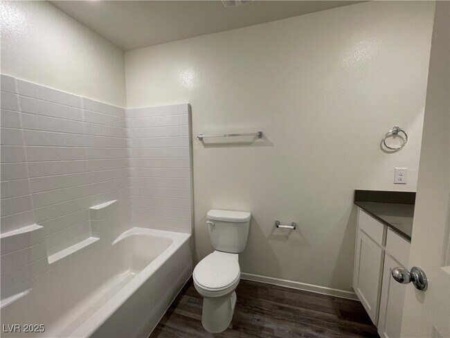 Building Photo - 4919 Chapin Mesa Ave