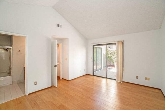 Building Photo - 2827 Burgner Ave