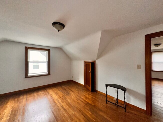 Building Photo - 253 Olivia St