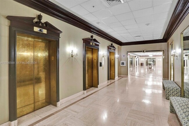 Building Photo - 2030 S Ocean Dr