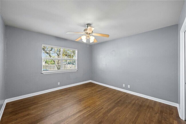 Building Photo - 2631 W 45th St