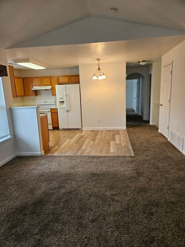 Building Photo - Amazing price amazing location 2 bdrm Cond...
